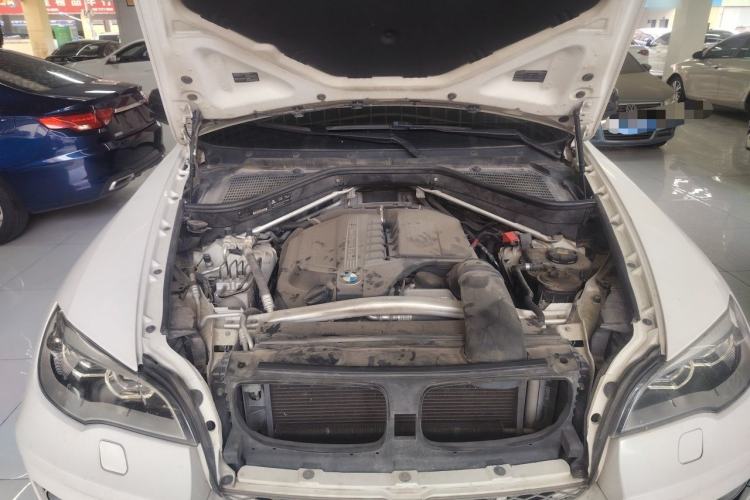 Used BMW X6  Engine Bay