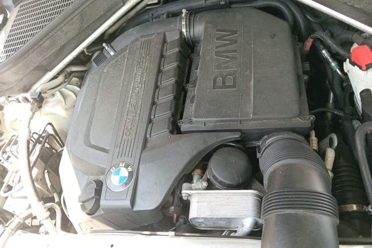 Used BMW X6 2012 xDrive35i Engine Bay