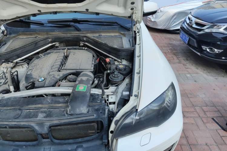 Used BMW X6 2012 xDrive35i Engine Bay Left