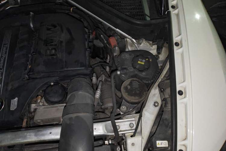 Used BMW X6 2012 xDrive35i Engine Bay Left
