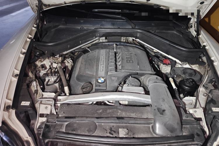 Used BMW X6  Engine Bay