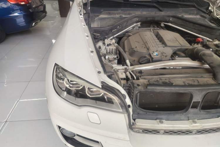 Used BMW X6  Engine Bay Right