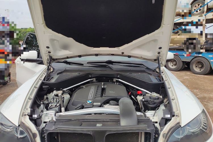 Used BMW X6  Engine Bay