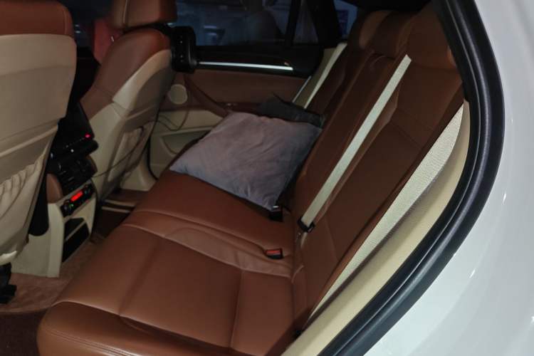 Used BMW X6  Left Rear Seat