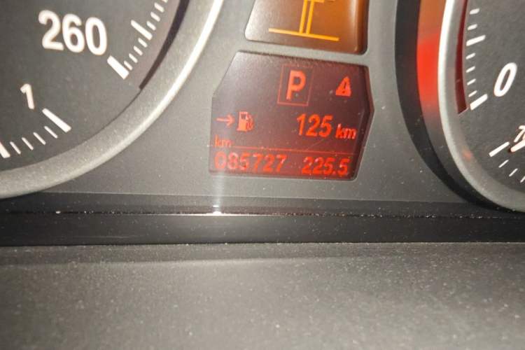 Used BMW X6 2012 xDrive35i Odometer Close Up