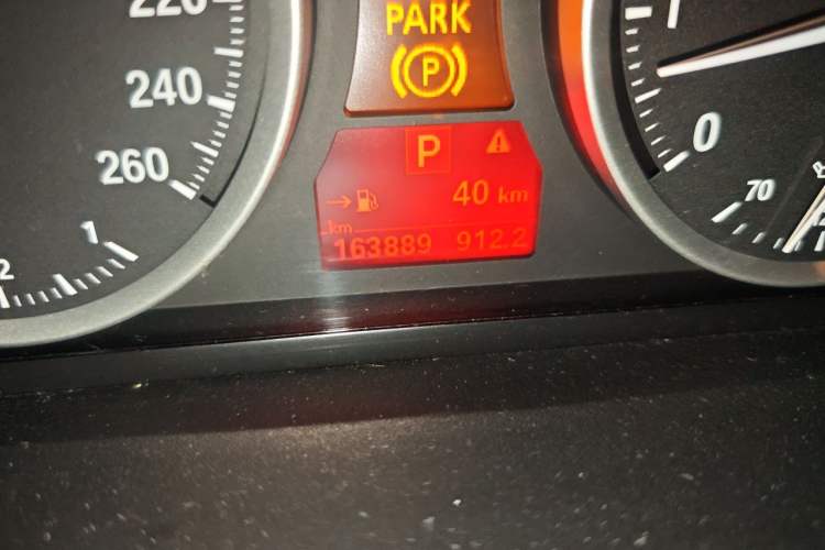 Used BMW X6 2012 xDrive35i Odometer Close Up