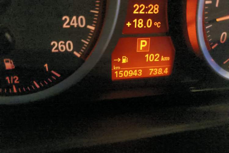 Used BMW X6 2012 xDrive35i Odometer Close Up