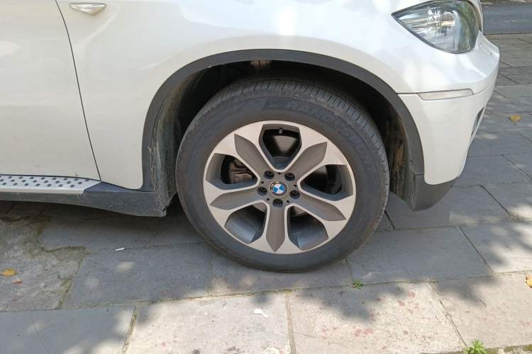 Used BMW X6 2012 xDrive35i Right Front Wheel Hub