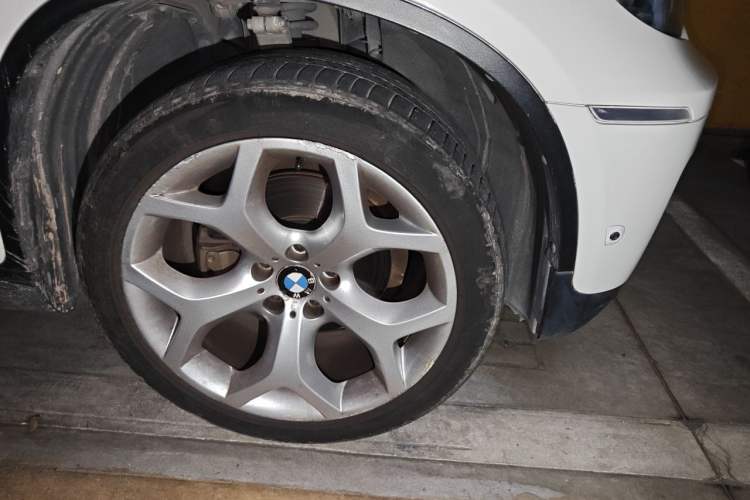 Used BMW X6  Right Front Wheel Hub