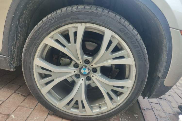 Used BMW X6  Right Front Wheel Hub