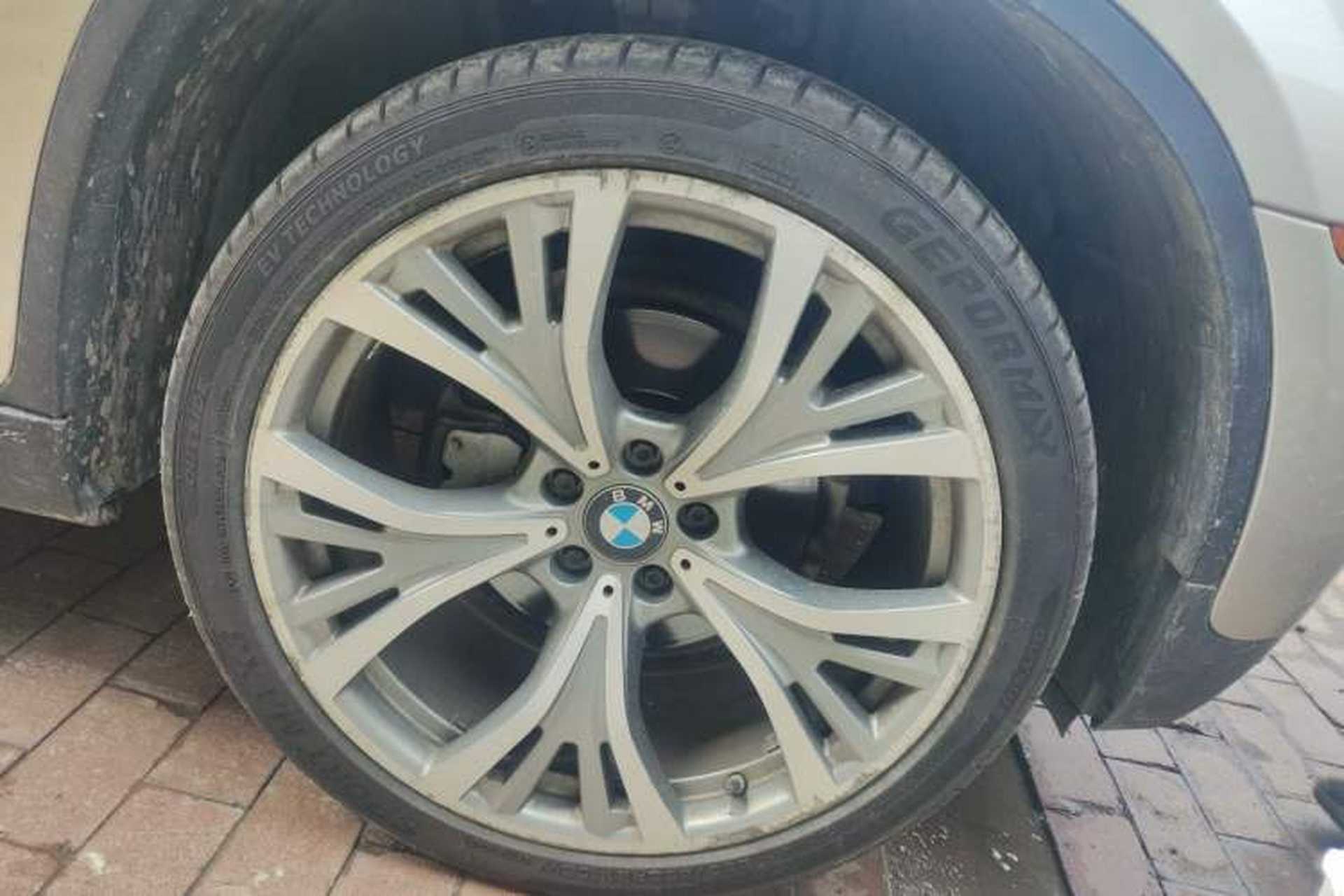 Used BMW X6  Right Front Wheel Hub