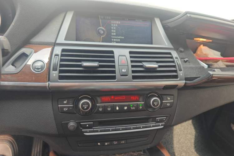 Used BMW X6 2013 xDrive35i Audio And AC Panel