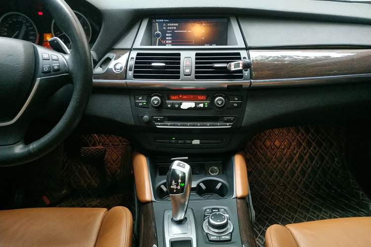 Used BMW X6 2013 xDrive35i Audio And AC Panel