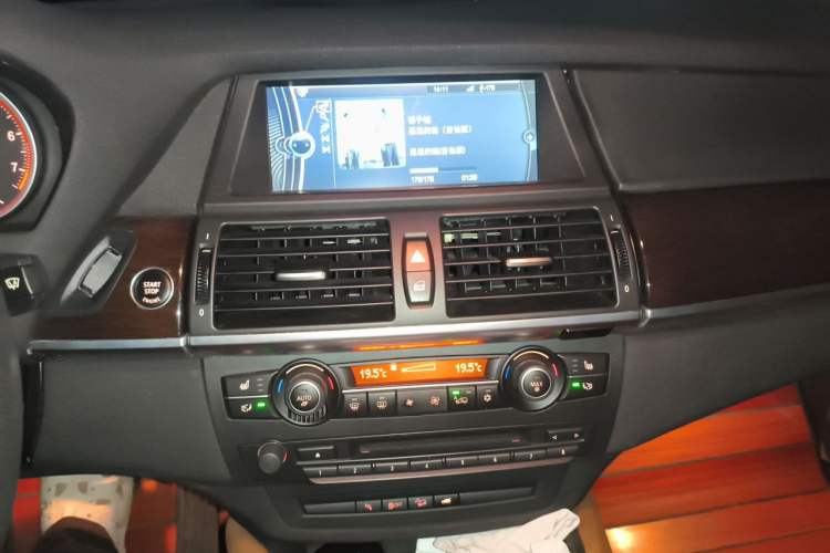 Used BMW X6 2013 xDrive35i Audio And AC Panel