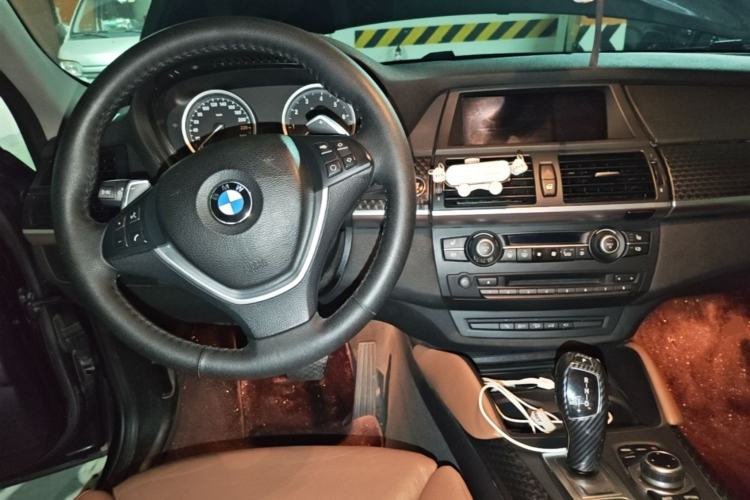 Used BMW X6  Center Console