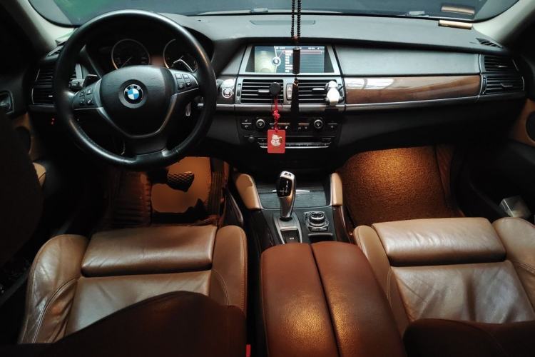 Used BMW X6  Center Console