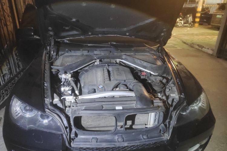 Used BMW X6  Engine Bay