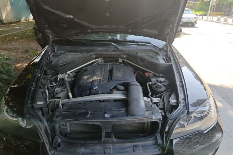 Used BMW X6 2013 xDrive35i Engine Bay