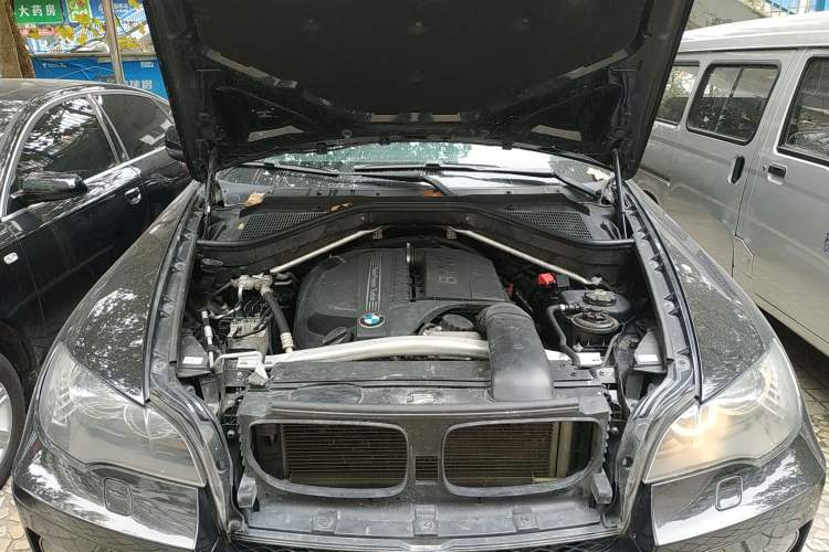Used BMW X6 2013 xDrive35i Engine Bay