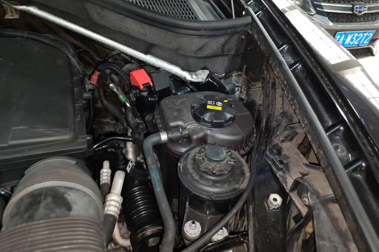 Used BMW X6 2013 xDrive35i Engine Bay Left