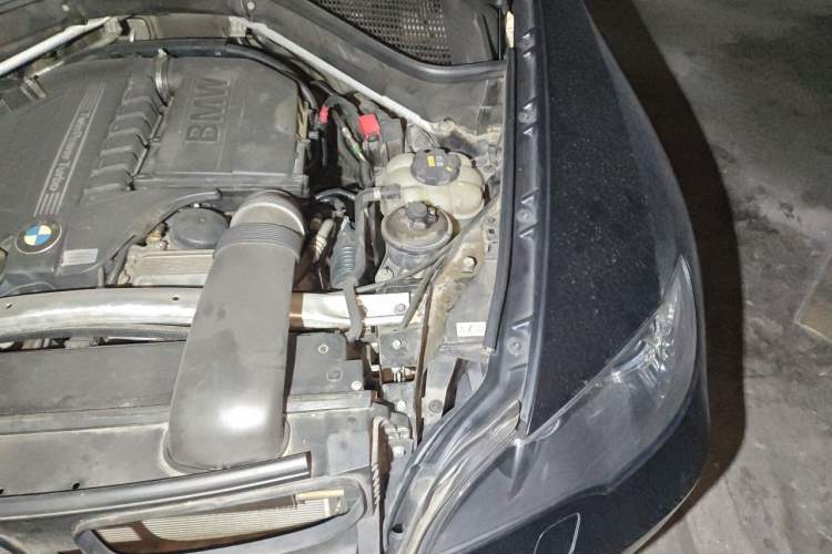 Used BMW X6 2013 xDrive35i Engine Bay Left