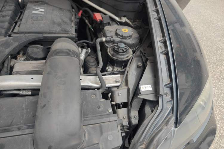 Used BMW X6 2013 xDrive35i Engine Bay Left