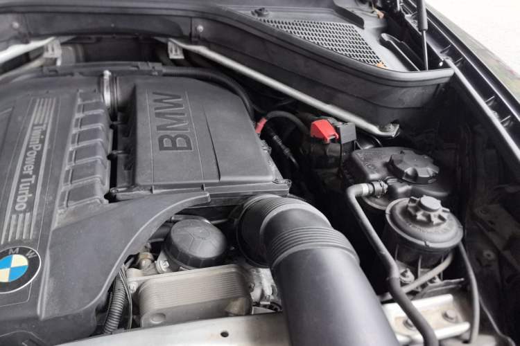 Used BMW X6 2013 xDrive35i Engine Bay Left
