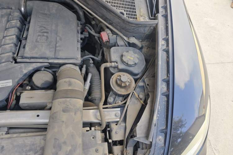 Used BMW X6 2013 xDrive40i Engine Bay Left