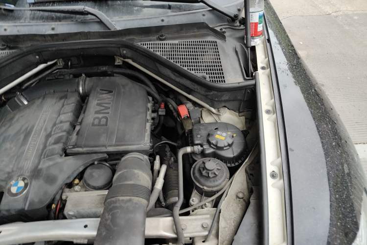 Used BMW X6 2013 xDrive35i Engine Bay Left