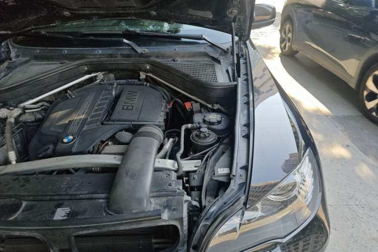 Used BMW X6 2013 xDrive35i Engine Bay Left