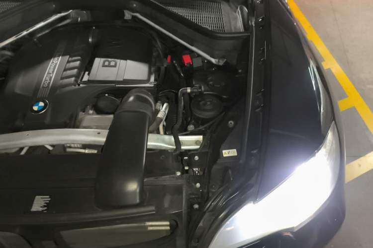 Used BMW X6 2013 xDrive35i Engine Bay Left