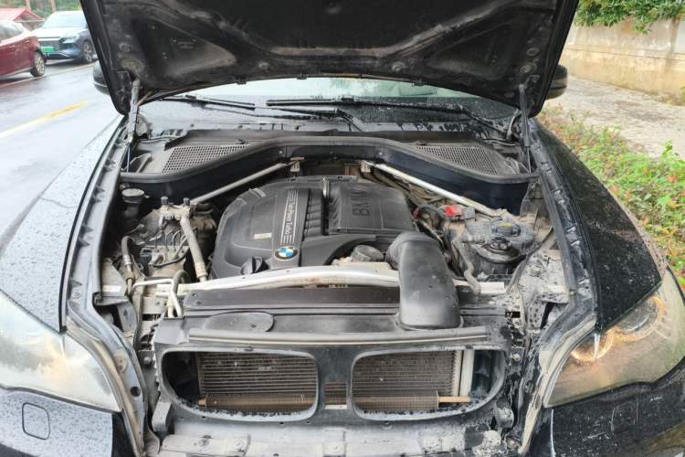 Used BMW X6 2013 xDrive35i Engine Bay