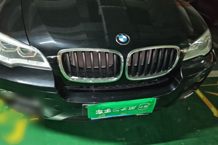 Used BMW X6  Engine Bay