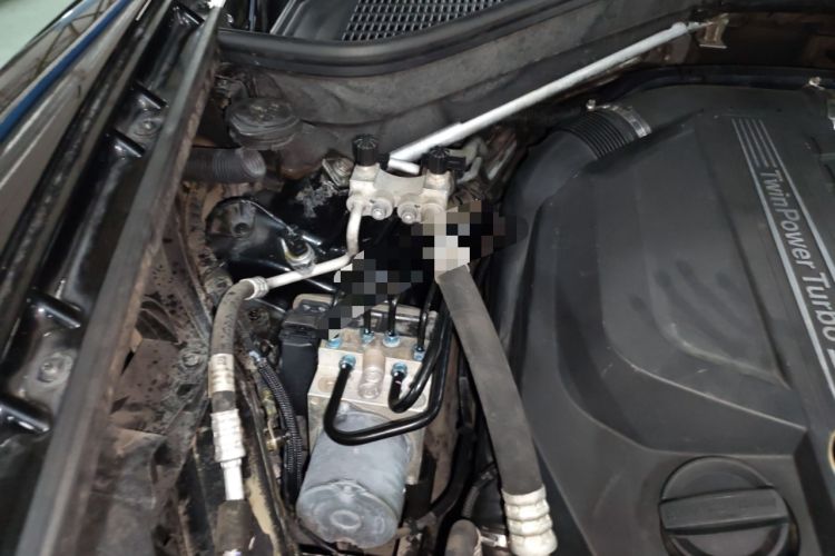 Used BMW X6 2013 xDrive35i Engine Bay Right