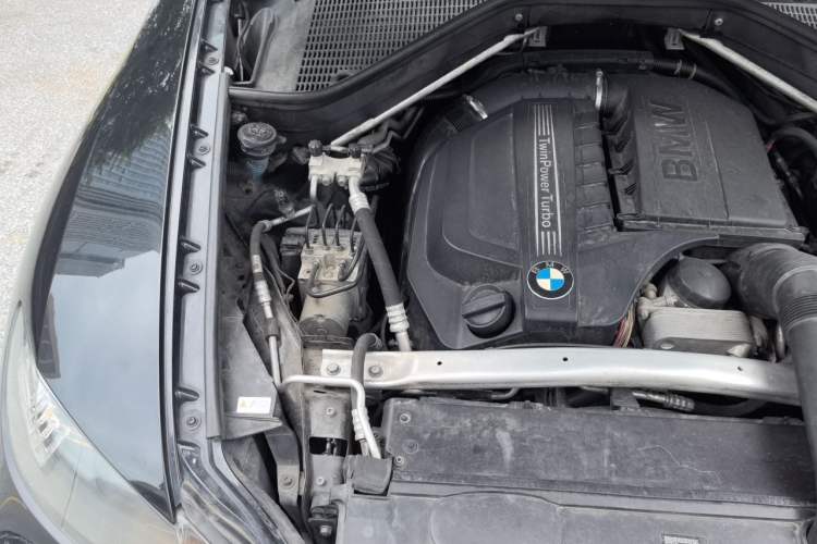 Used BMW X6 2013 xDrive35i Engine Bay Right