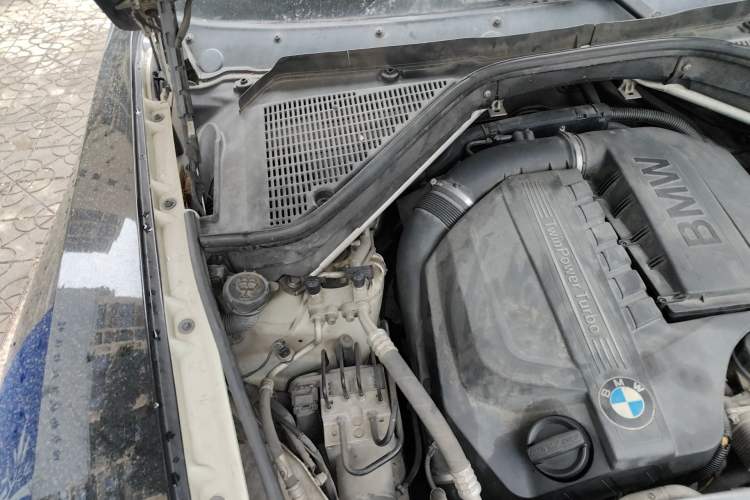 Used BMW X6 2013 xDrive35i Engine Bay Right