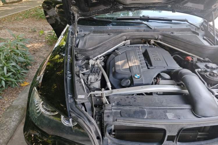 Used BMW X6 2013 xDrive35i Engine Bay Right