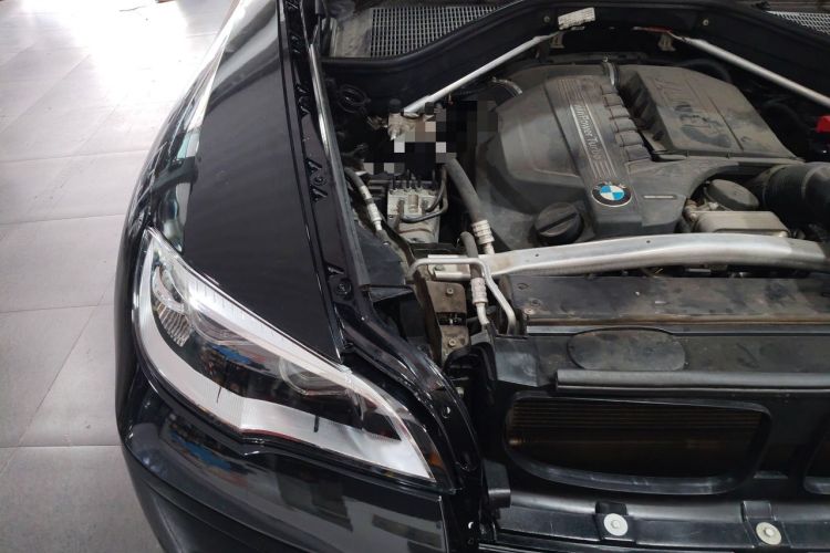 Used BMW X6 2013 xDrive35i U.S. specification Engine Bay Right