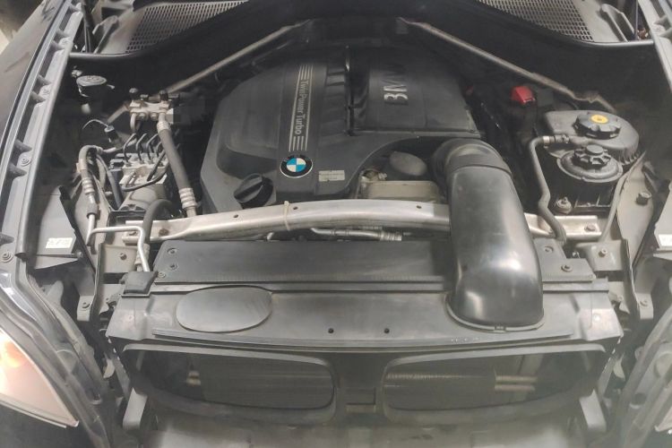 Used BMW X6  Engine Bay