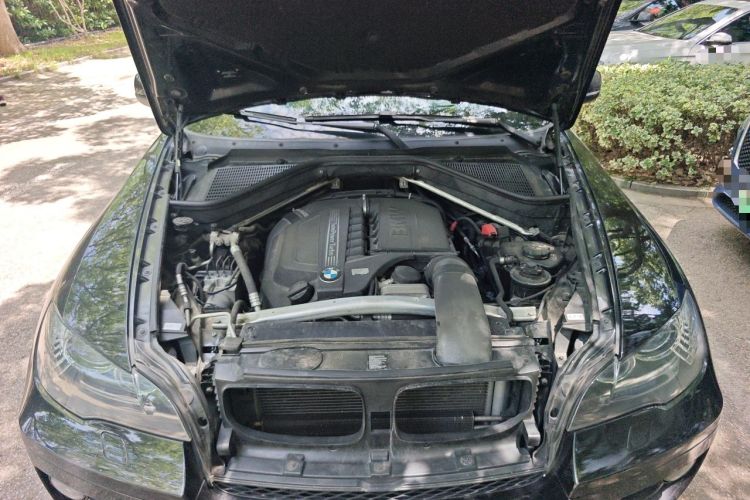 Used BMW X6  Engine Bay