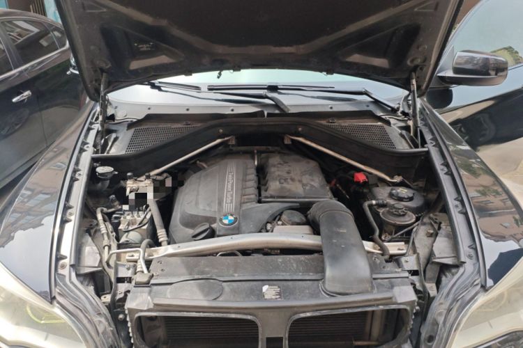 Used BMW X6 2013 xDrive40i Engine Bay