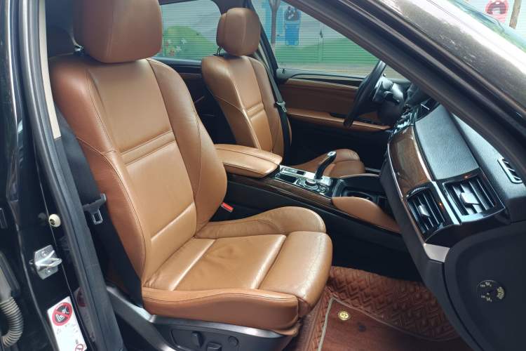 Used BMW X6 2013 xDrive35i Interior 3