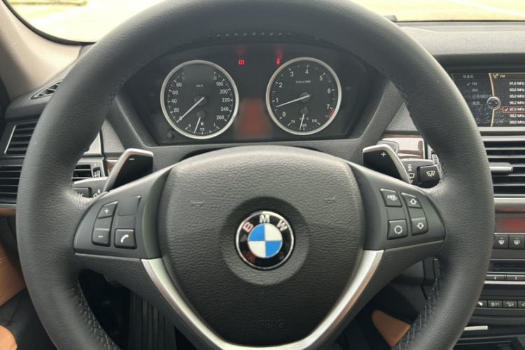 Used BMW X6 2013 xDrive35i Interior 3