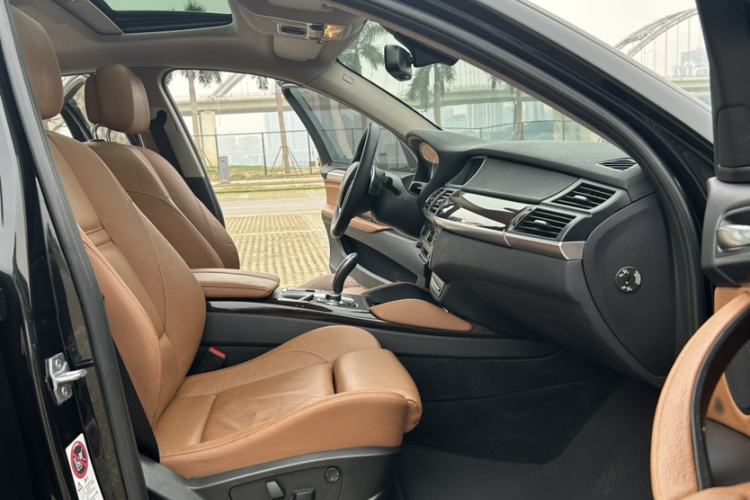 Used BMW X6 2013 xDrive35i Interior 8
