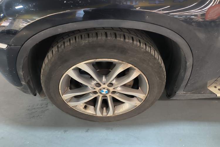 Used BMW X6 2013 xDrive35i Left Front Wheel Hub