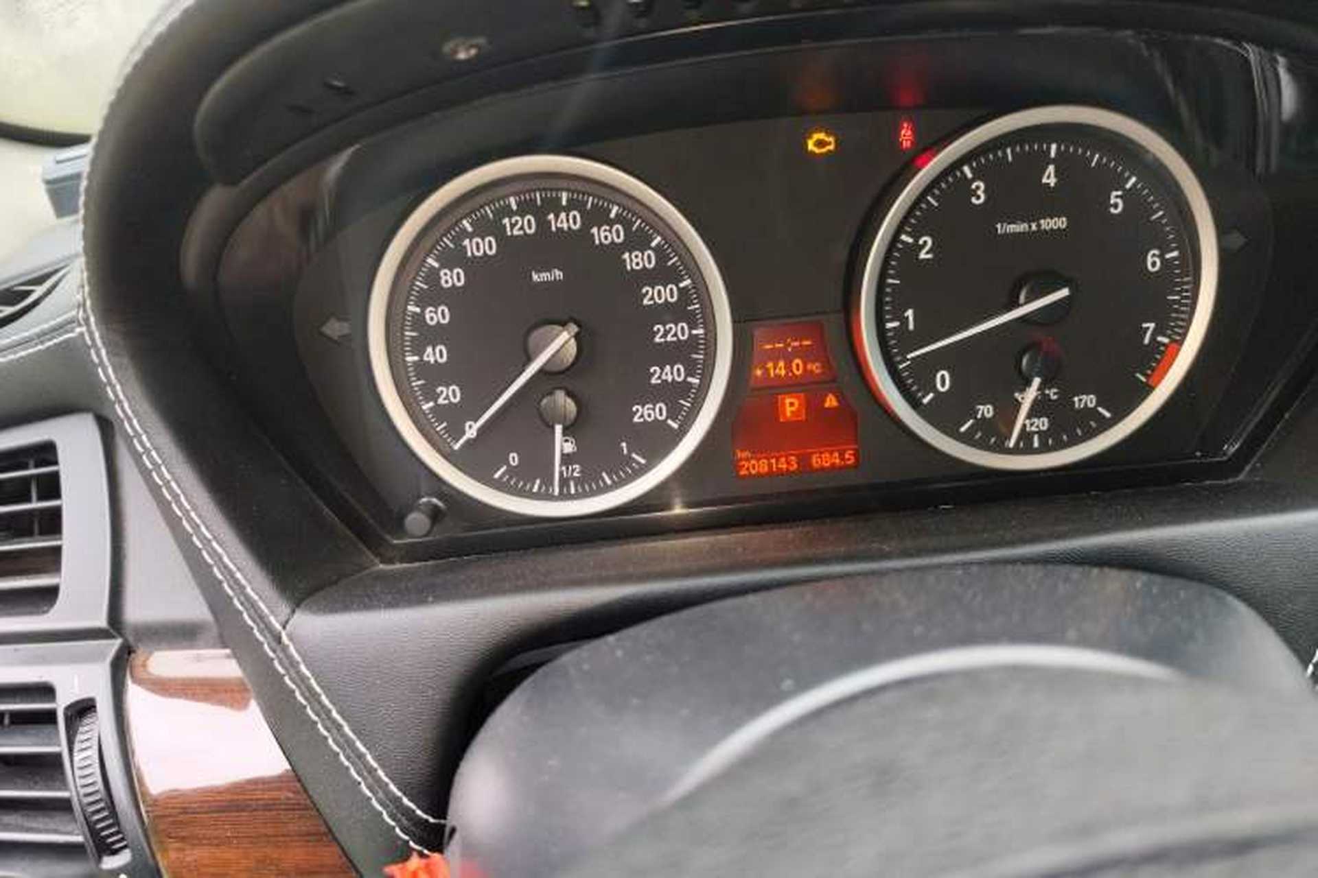 Used BMW X6 2013 xDrive35i Odometer Close Up