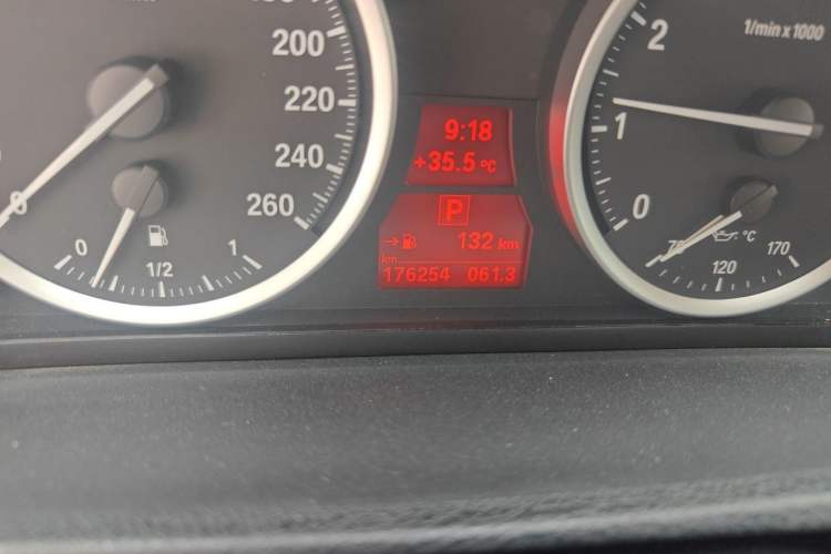 Used BMW X6 2013 xDrive35i Odometer Close Up