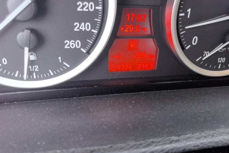 Used BMW X6 2013 xDrive35i Odometer Close Up