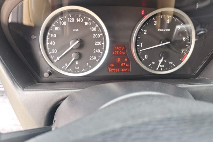 Used BMW X6 2013 xDrive40i Odometer Close Up