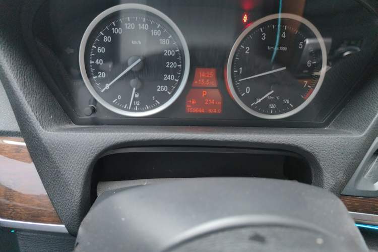 Used BMW X6 2013 xDrive35i Odometer Close Up
